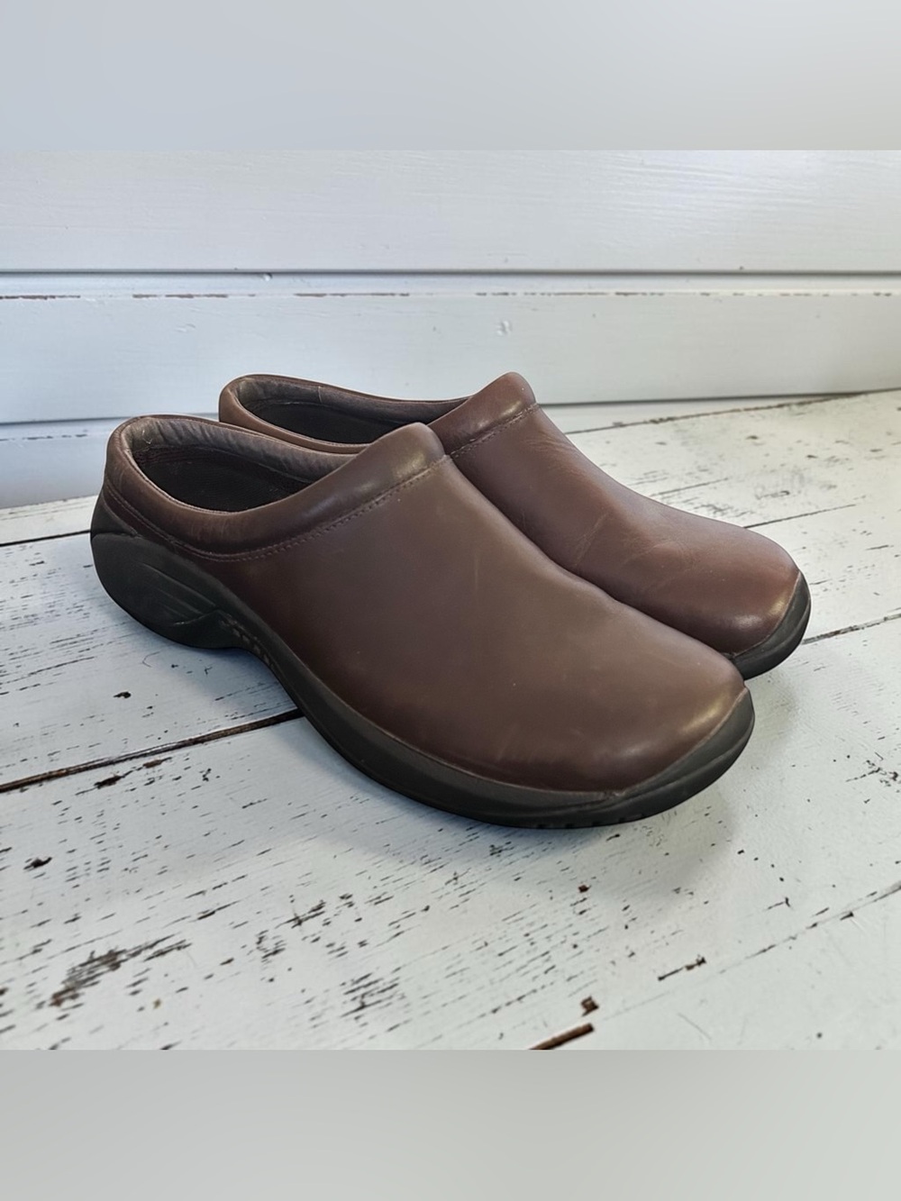 Merrell Women’s Smooth Bug Brown Slip On Shoes Size 11